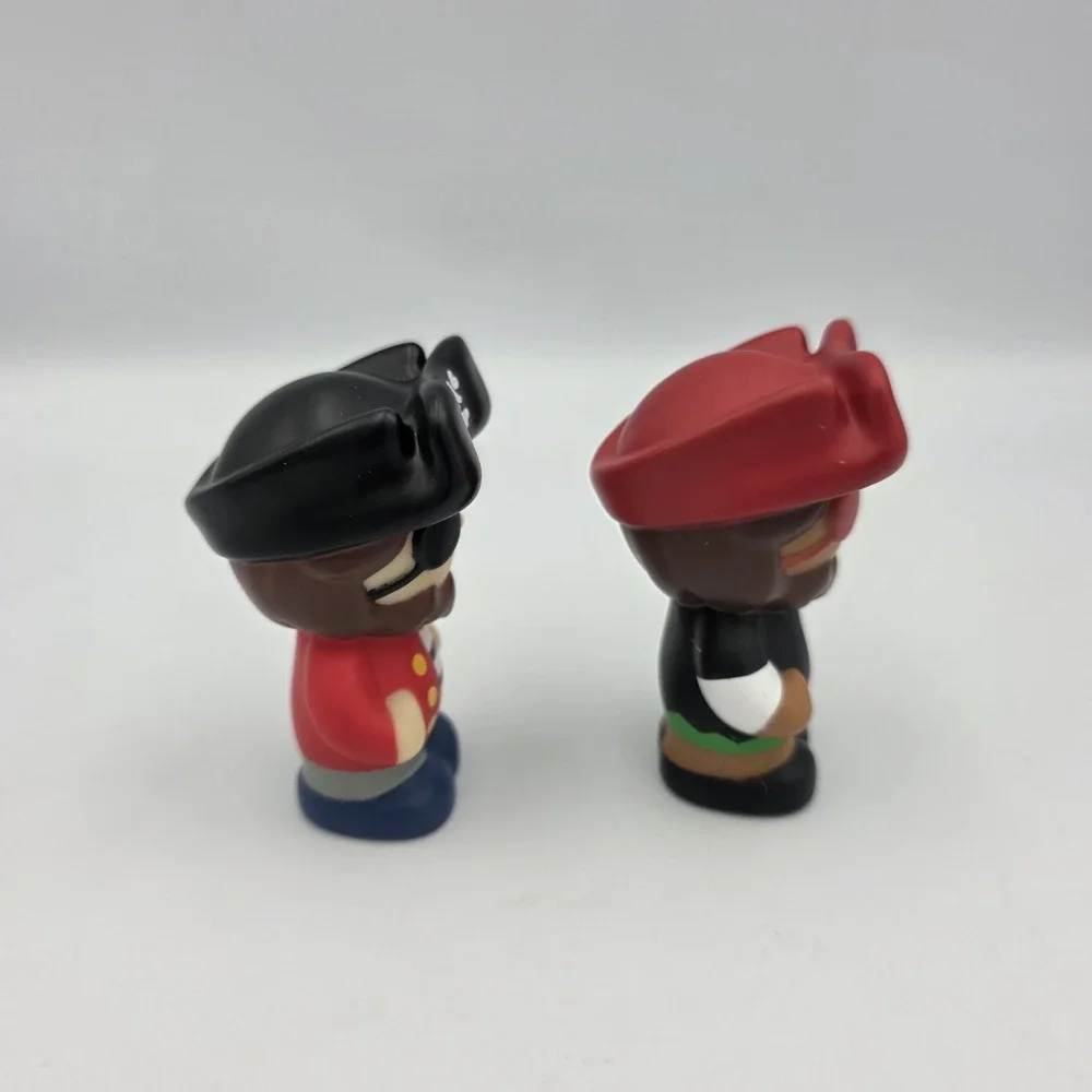 2~Little Tikes Pirate Boys w/ Eyepatches Black & Red Hats Brown & White Figures - Picture 2 of 5
